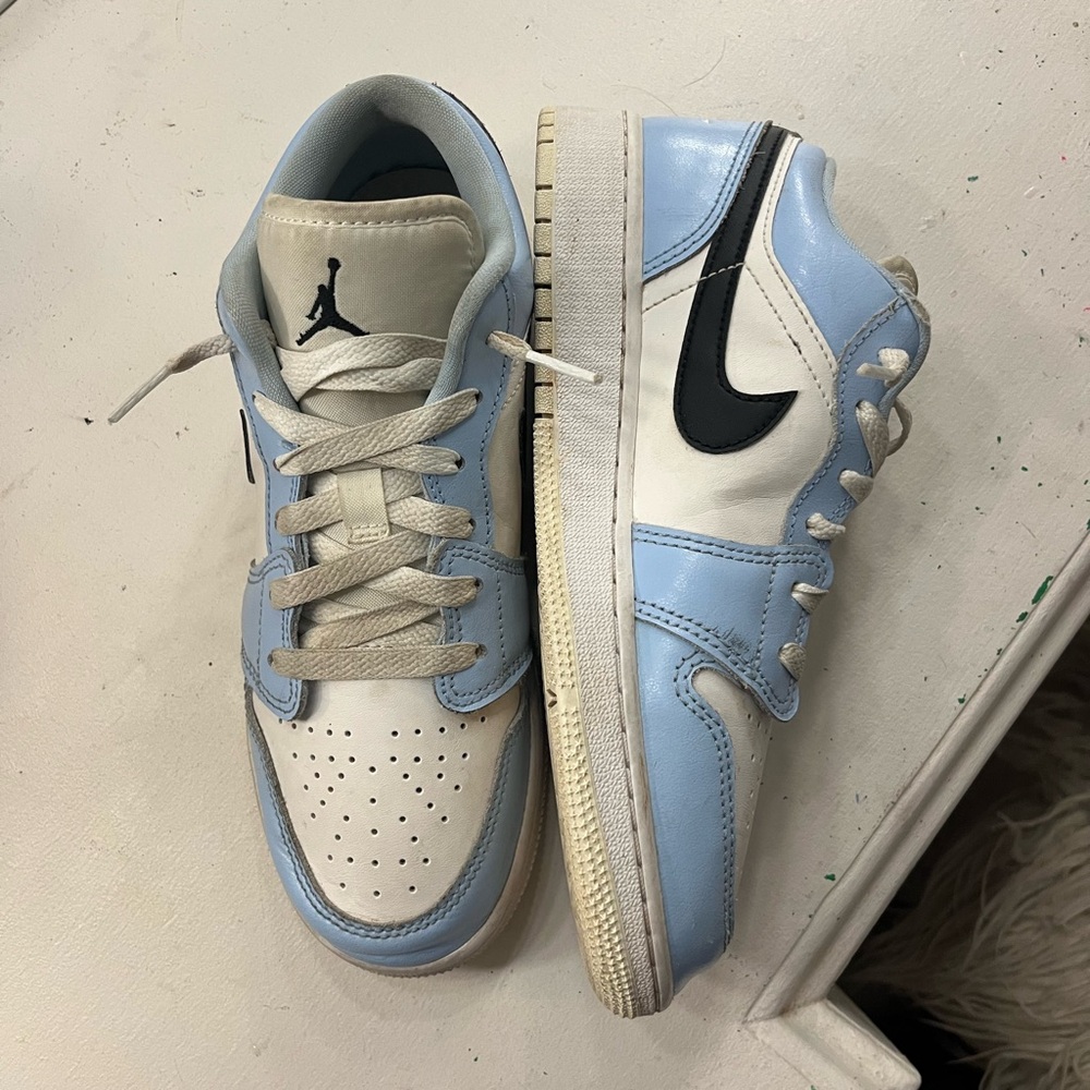 Big kids or woman’s Jordan lows